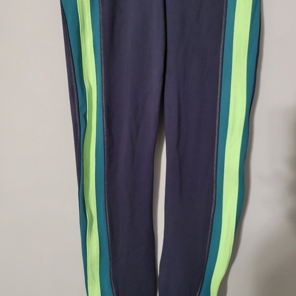 Athleta Crunch Colorblock 7/8 Tight Leggings in Supersonic - Picture 4 of 12